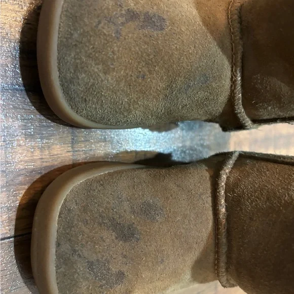 UGG Keelan Boot Size 4-5 - Picture 8 of 8